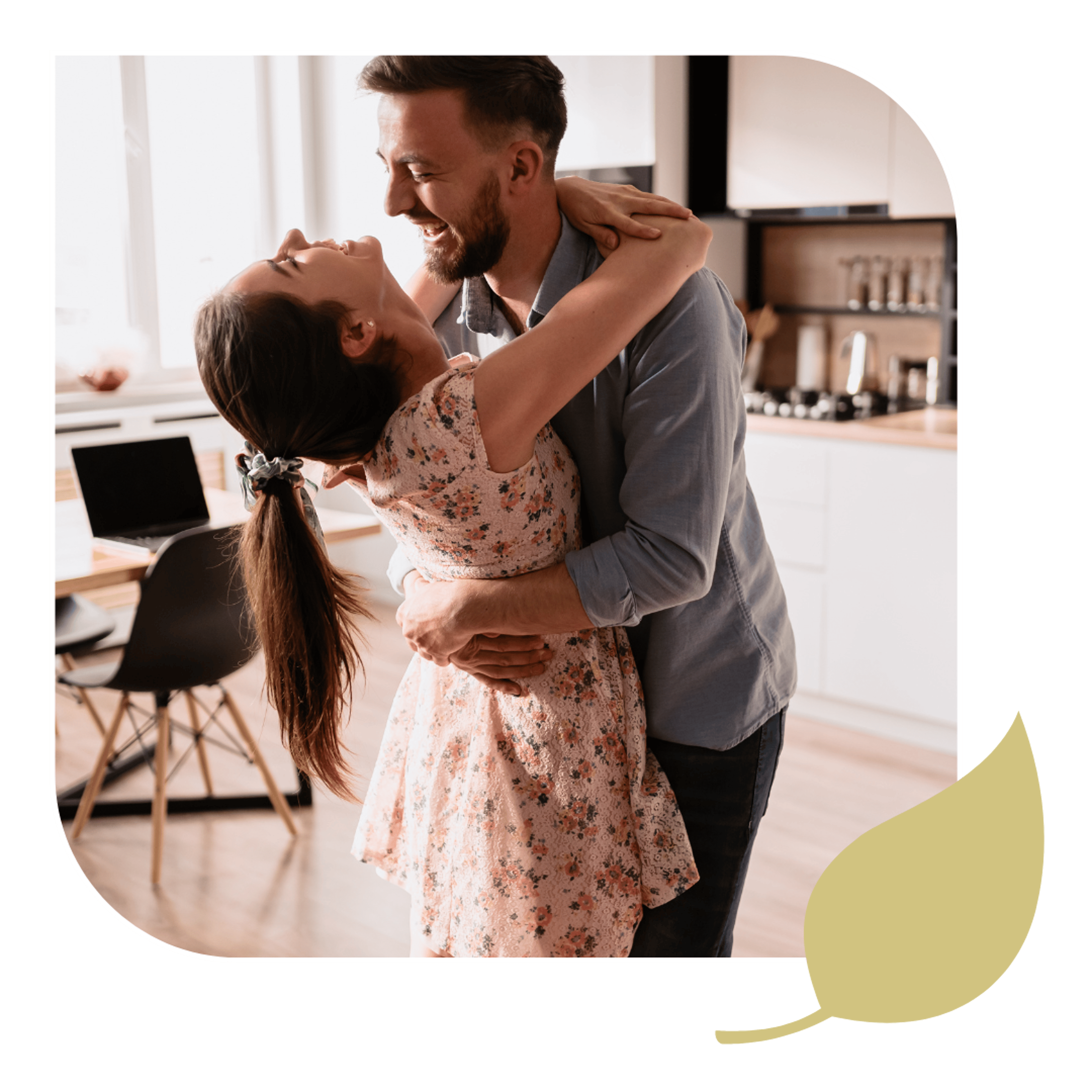 A healthy couple smiling, illustrating the quality of life with functional medicine.
